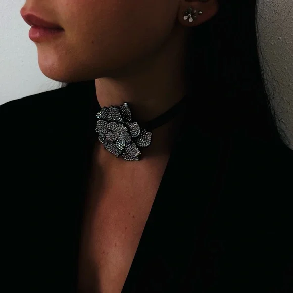 New Rhinestone Flower Large Black Necklace Choker - Picture 5 of 11